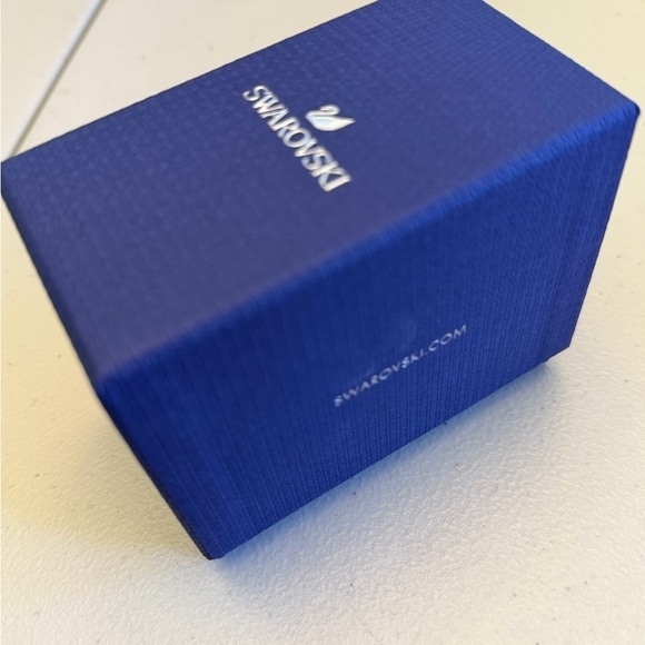 Swarovski Hyperbola bangle Infinity Elegant Rose Gold Infinity Bracelet - Picture 6 of 7